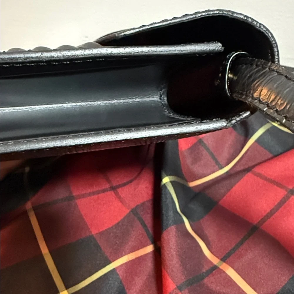 Louis Vuitton Authenticated Rare Vintage Black Epi Leather Tilsitt Shoulder Bag